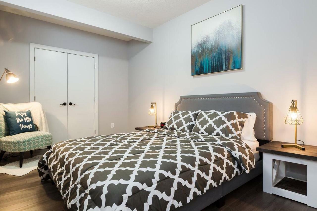 Modern Executive Suite I Complimentary Netflix & Parking! Edmonton Exterior photo