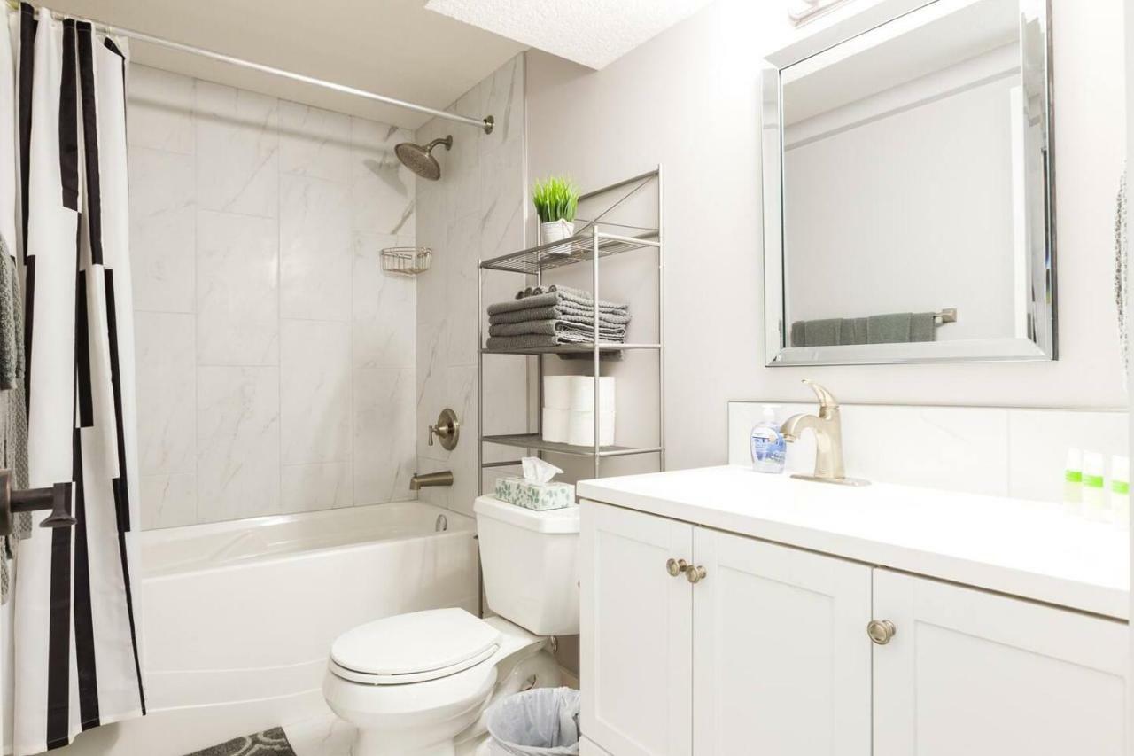 Modern Executive Suite I Complimentary Netflix & Parking! Edmonton Exterior photo