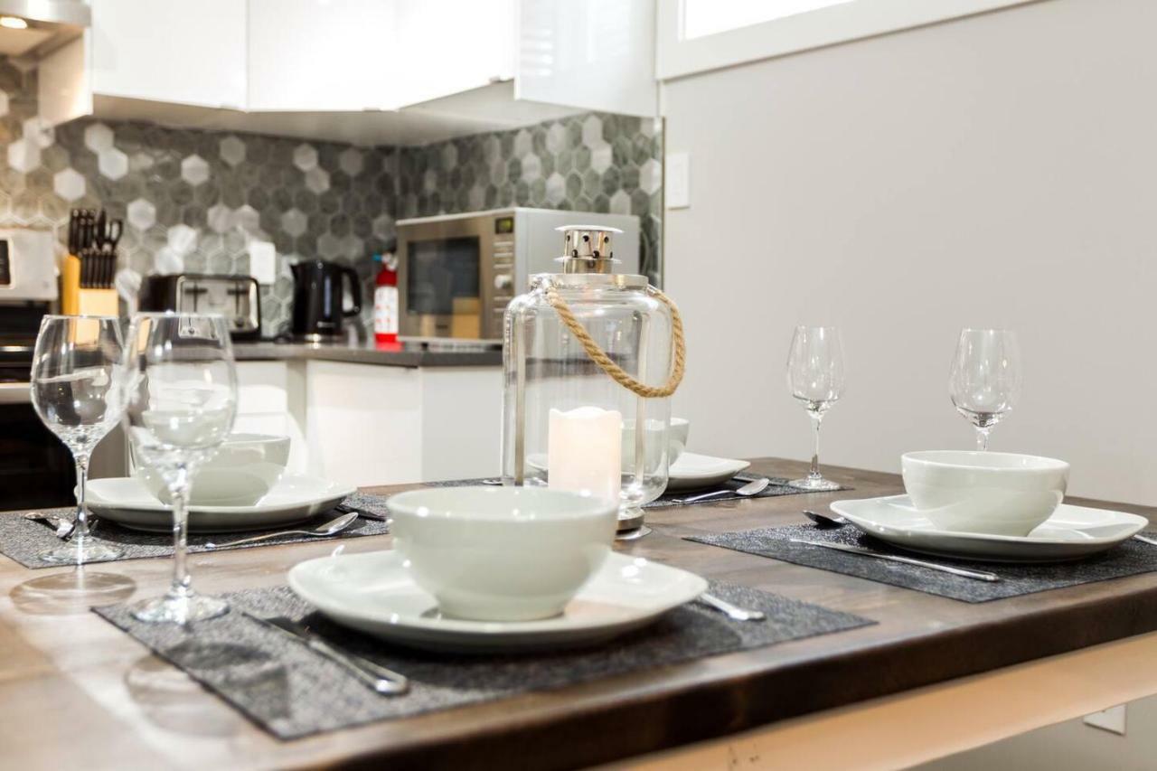 Modern Executive Suite I Complimentary Netflix & Parking! Edmonton Exterior photo