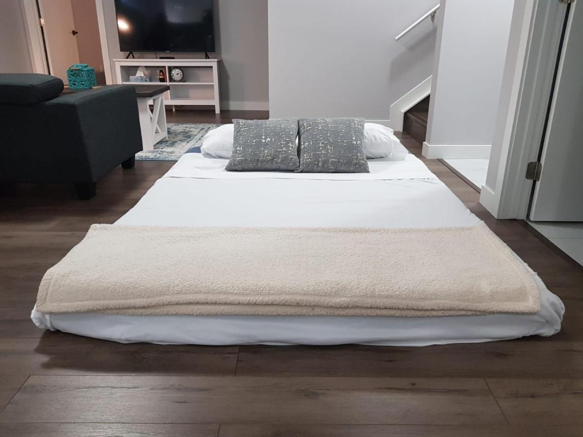 Modern Executive Suite I Complimentary Netflix & Parking! Edmonton Exterior photo